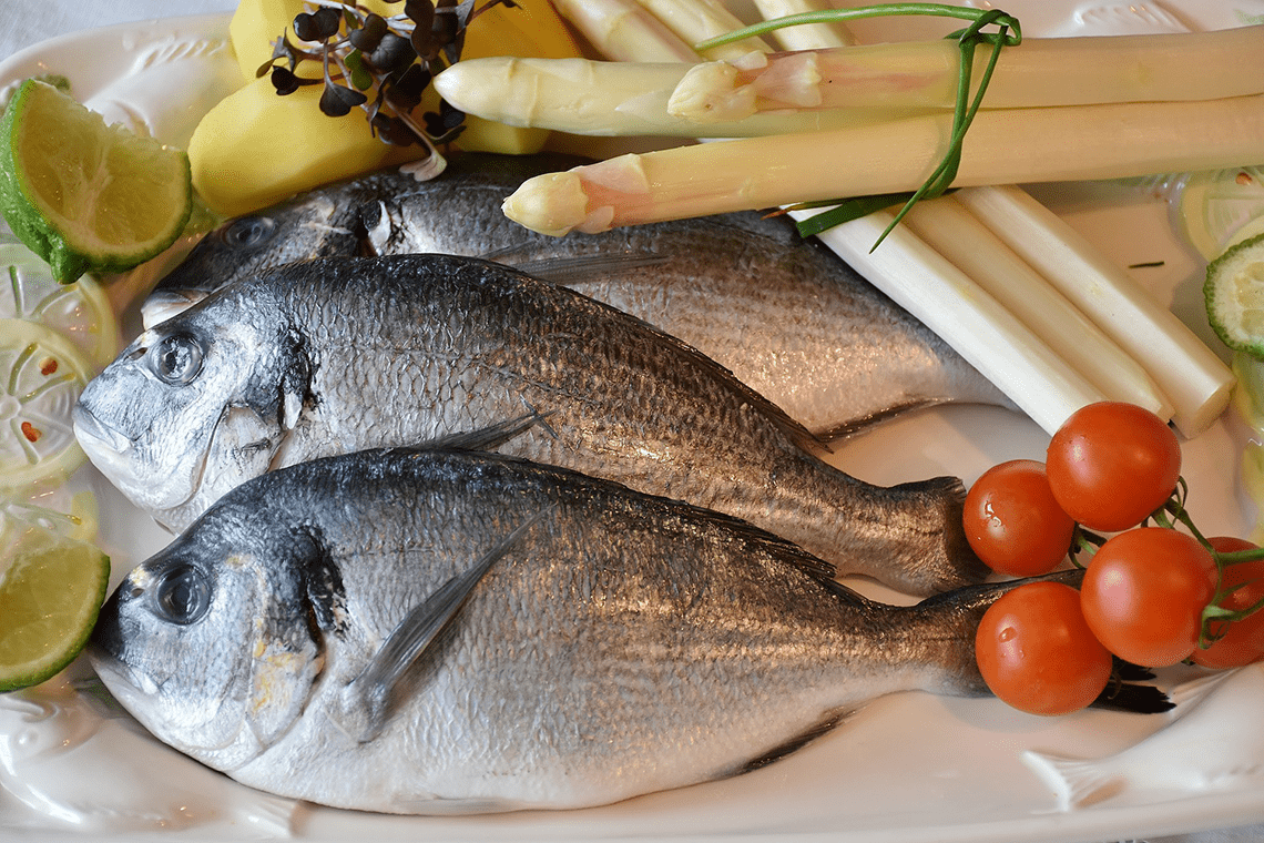 Pescado blanco o azul, ¿cuál eliges? El pescado azul tiene un índice superior de omega-3.