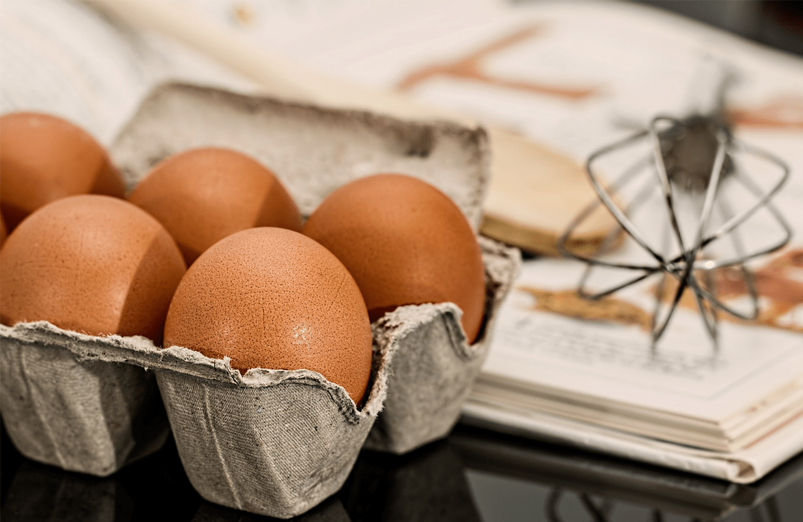 Como preparar huevos rellenos de salmón y aguacate